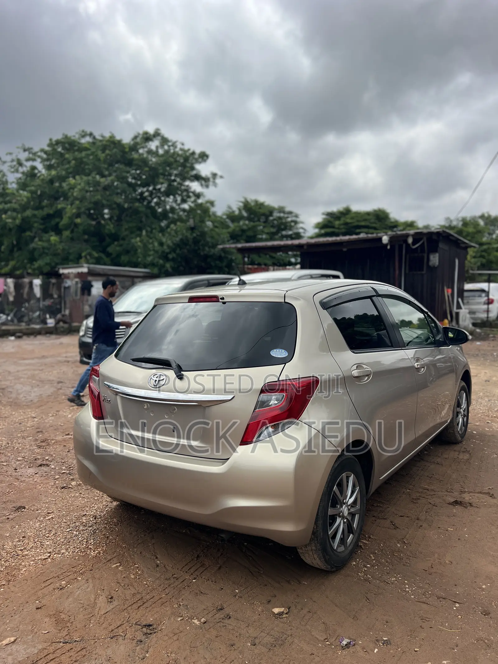 Toyota Vitz 1.3 AWD 5dr 2015 Gold
