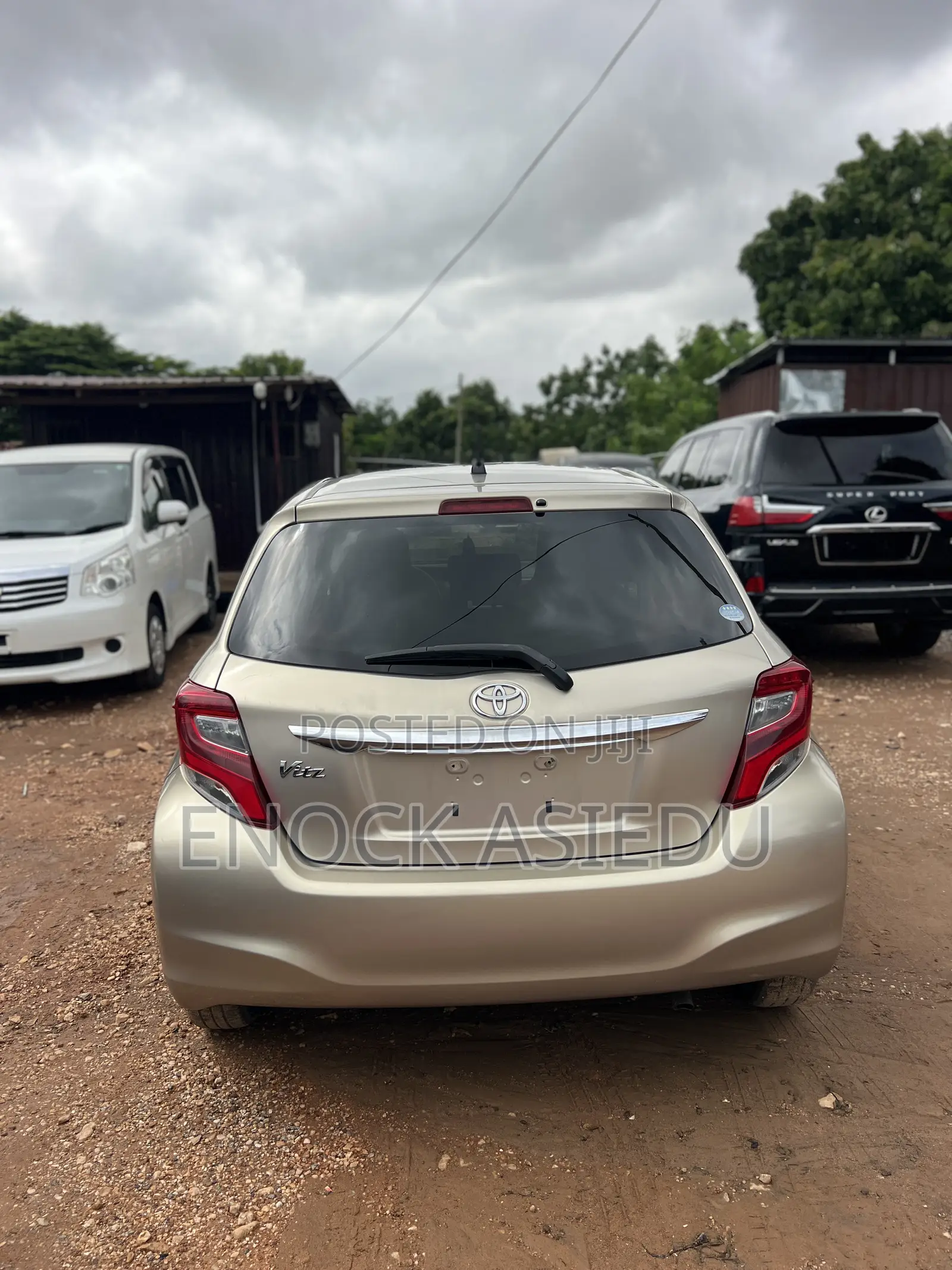 Toyota Vitz 1.3 AWD 5dr 2015 Gold