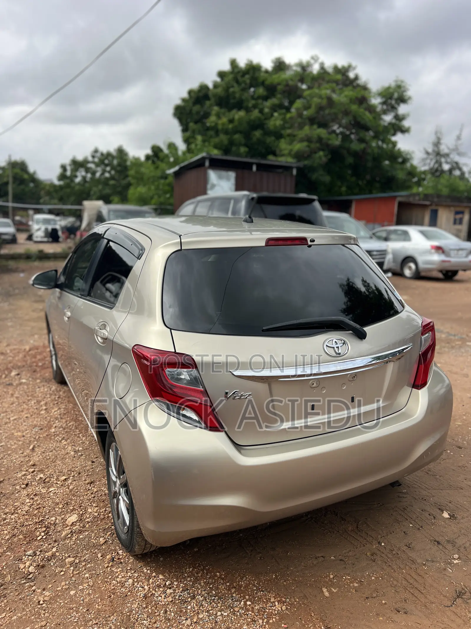 Toyota Vitz 1.3 AWD 5dr 2015 Gold