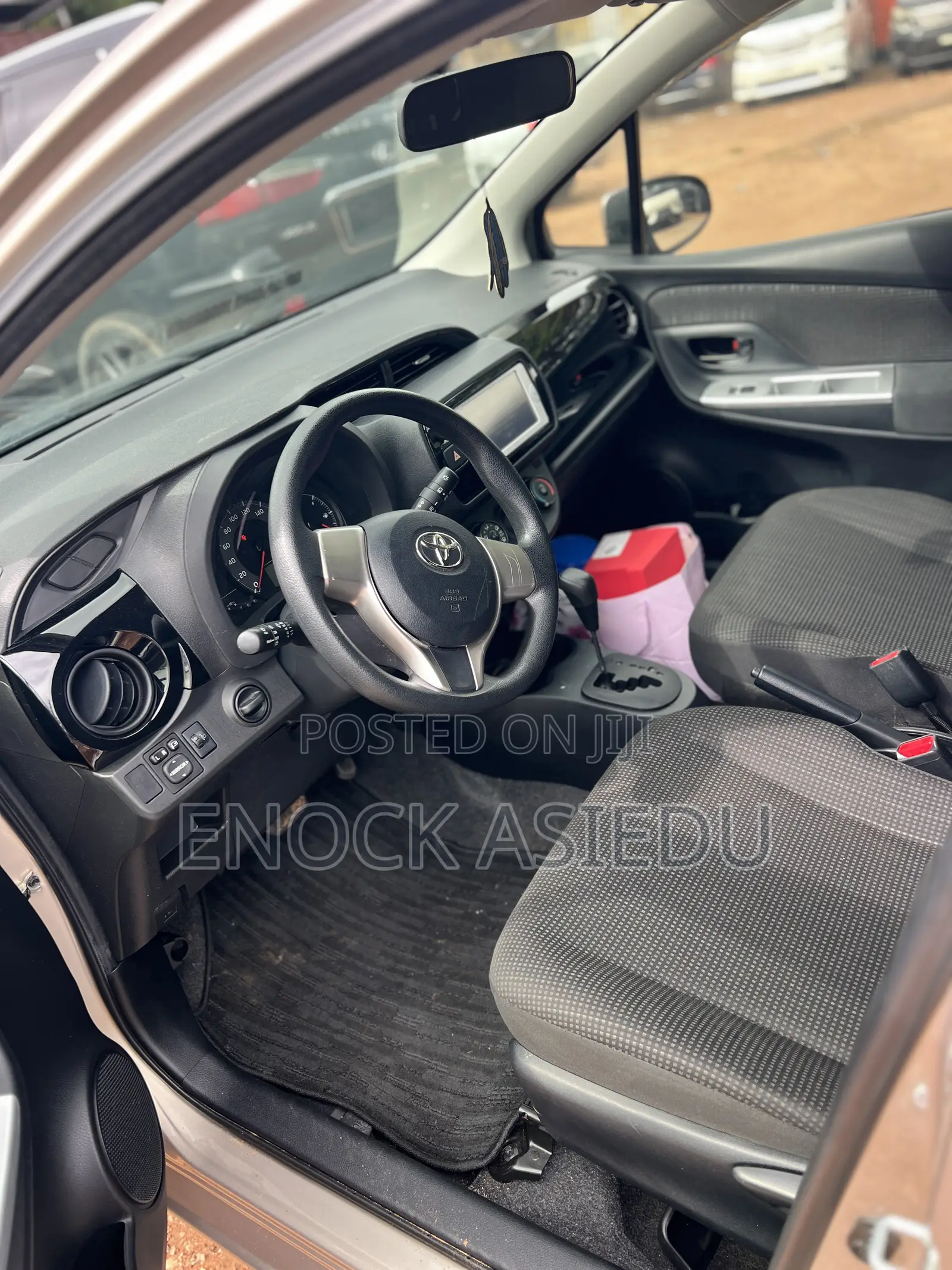 Toyota Vitz 1.3 AWD 5dr 2015 Gold