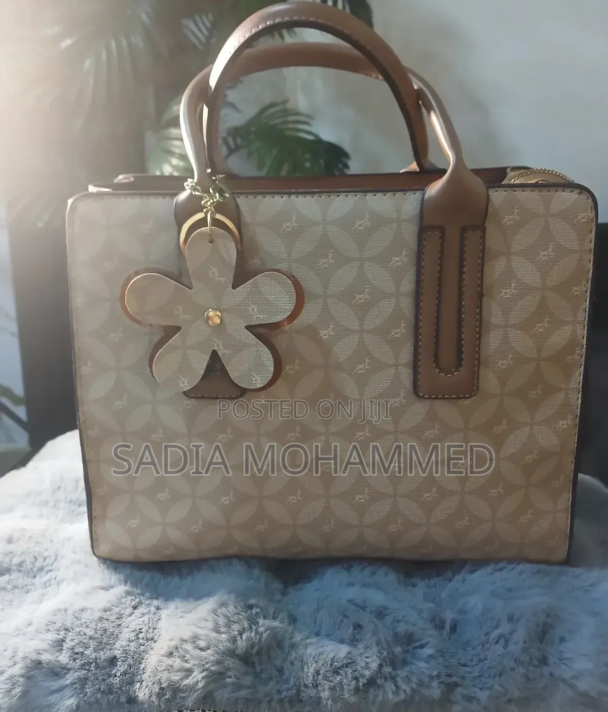 Elegant Women's Handbag – Beige Brown