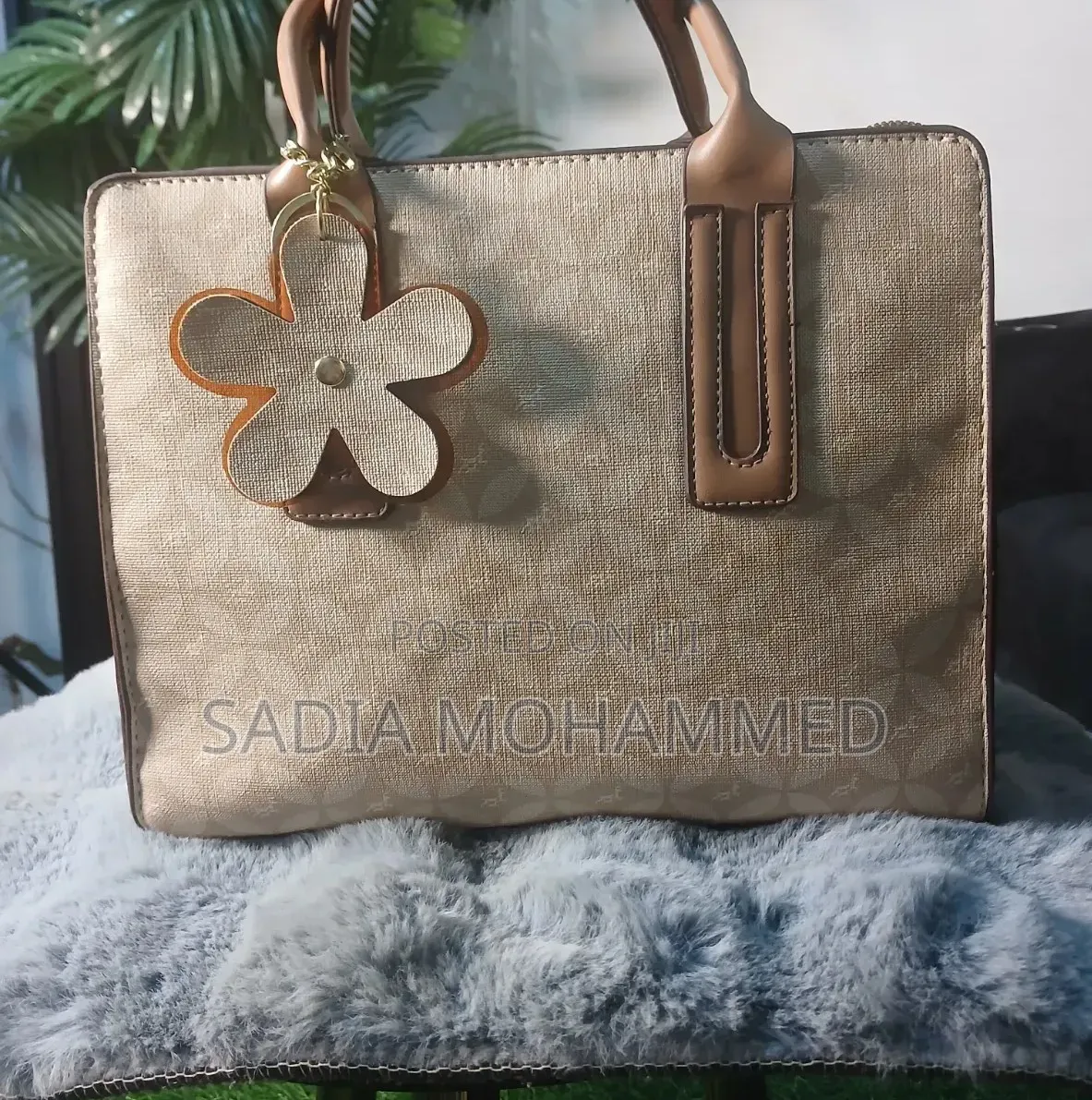 Elegant Women's Handbag – Beige Brown