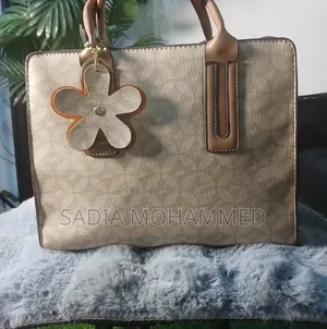 Elegant Women's Handbag – Beige Brown