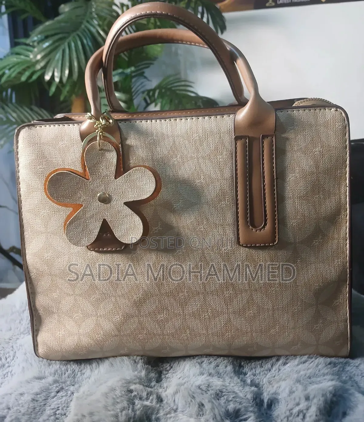 Elegant Women's Handbag – Beige Brown