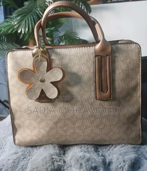 Elegant Women's Handbag – Beige Brown