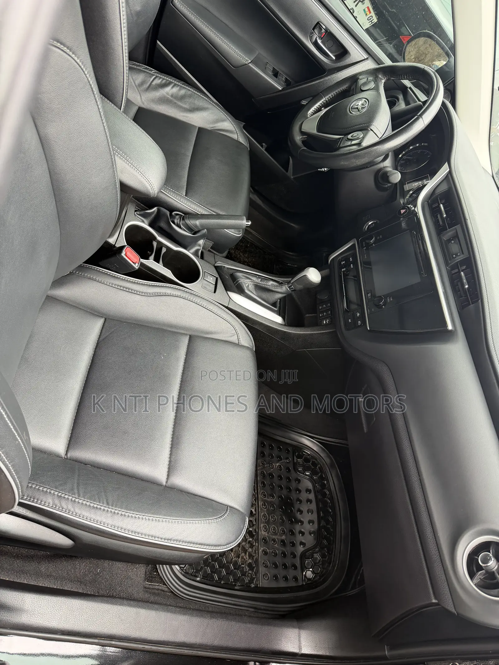 Toyota Corolla XLE (1.8L 4cyl 2A) 2019 Black