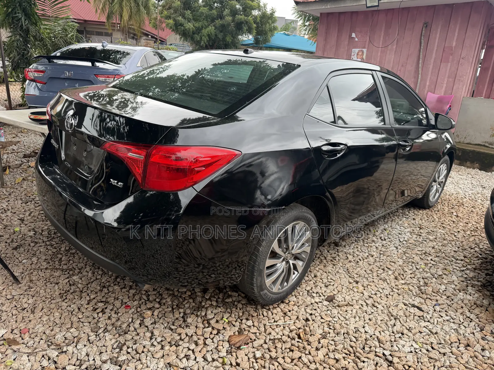Toyota Corolla XLE (1.8L 4cyl 2A) 2019 Black