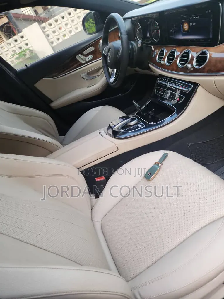 Mercedes-Benz E300 2018 Blue