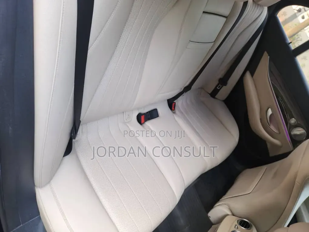 Mercedes-Benz E300 2018 Blue