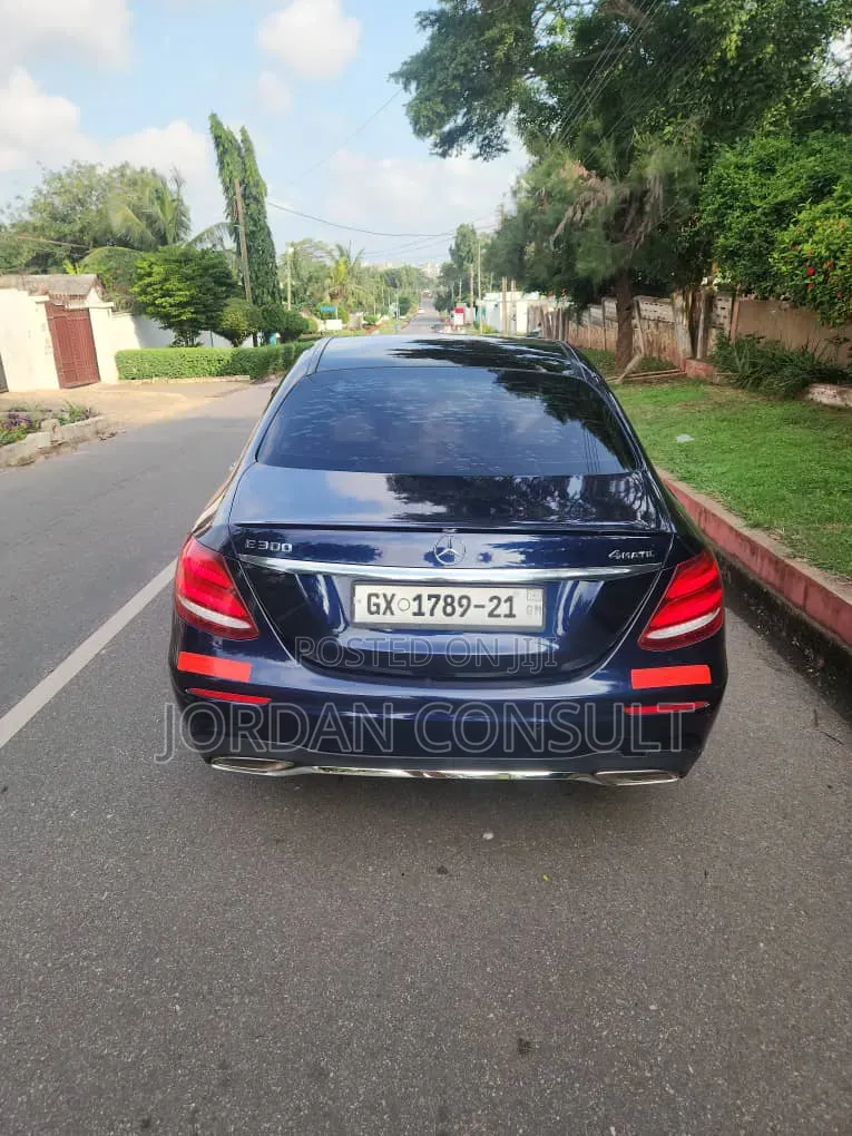 Mercedes-Benz E300 2018 Blue