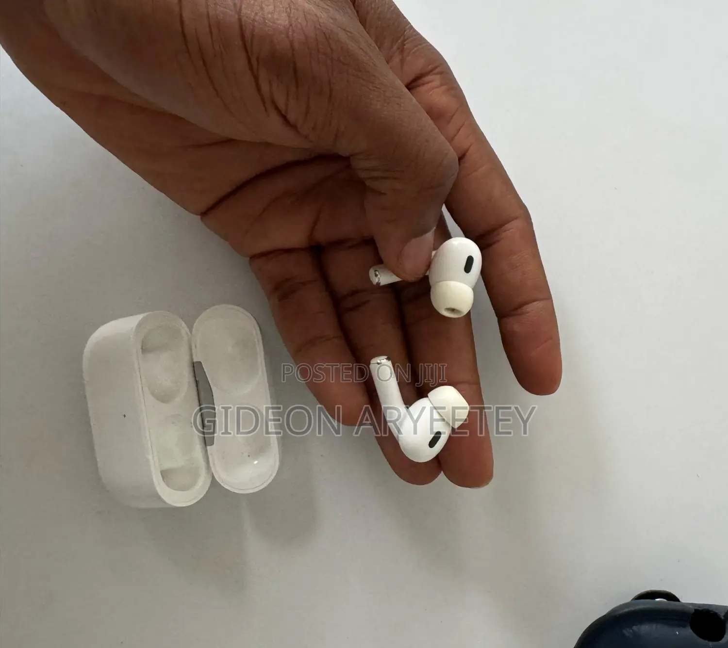 Apple AirPods Pro (2nd Generation, USB-C)