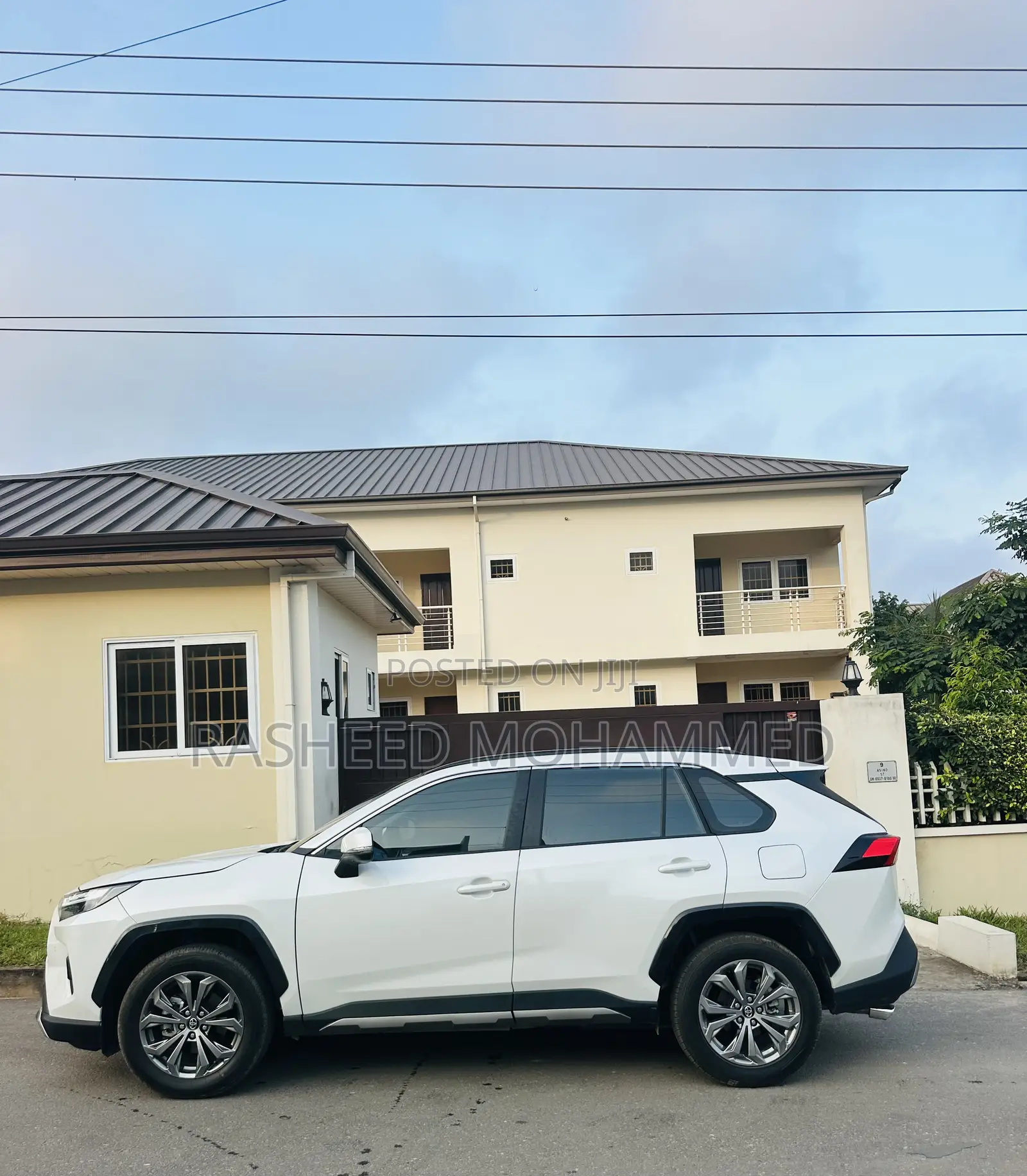 Toyota RAV4 XLE Premium 2025 White