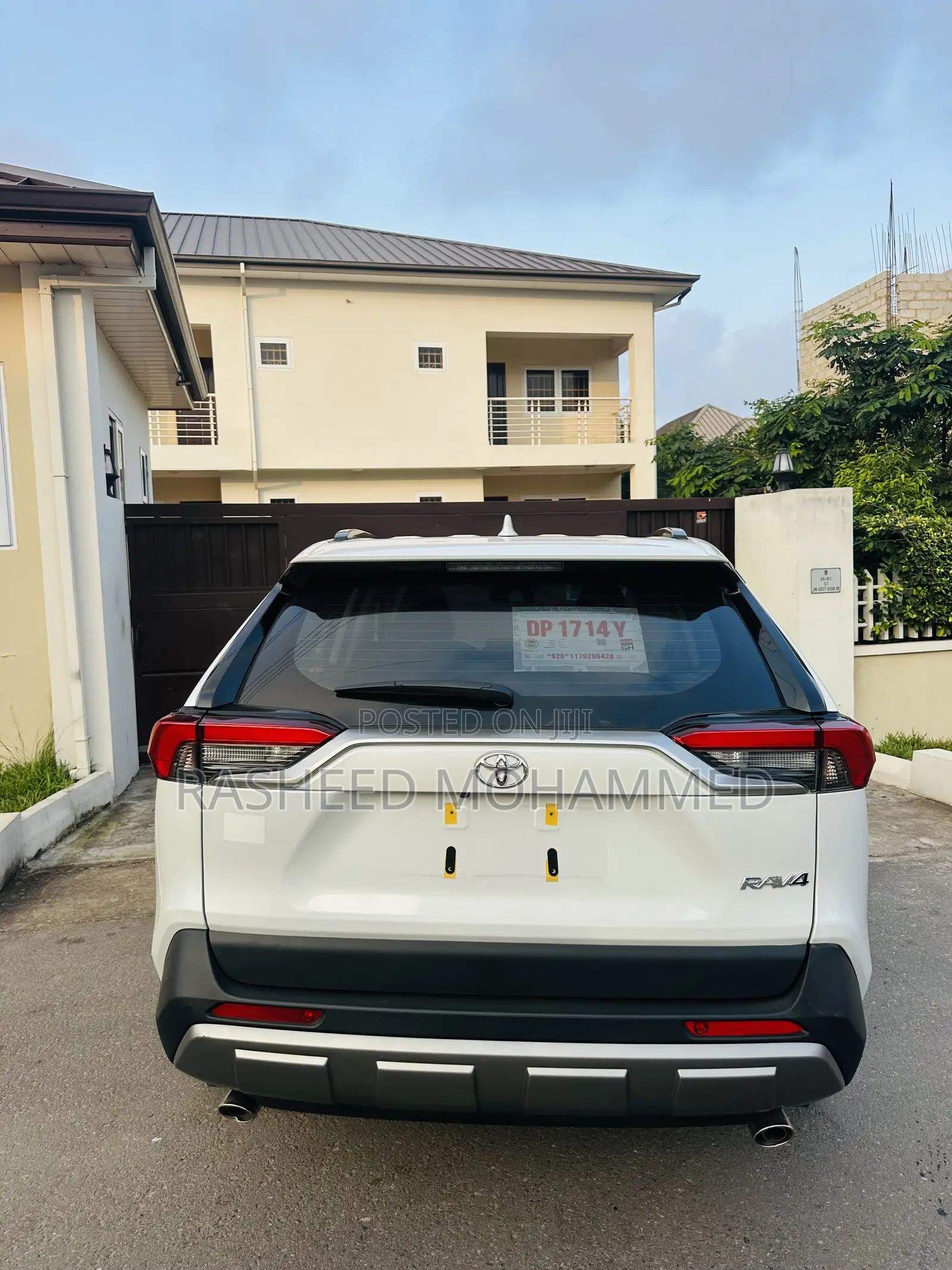 Toyota RAV4 XLE Premium 2025 White