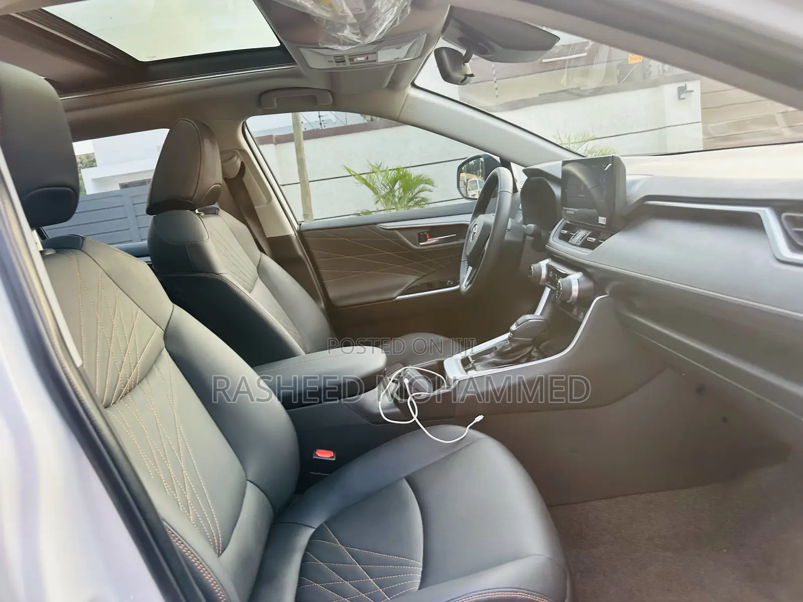Toyota RAV4 XLE Premium 2025 White