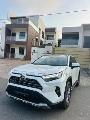 Toyota RAV4 XLE Premium 2025 White