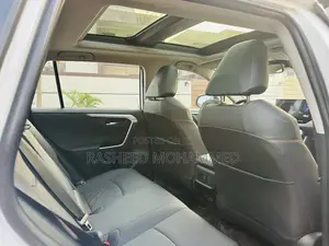Toyota RAV4 XLE Premium 2025 White