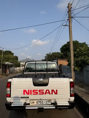 Nissan Hardbody 2017 White