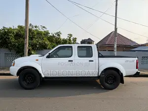 Nissan Hardbody 2017 White