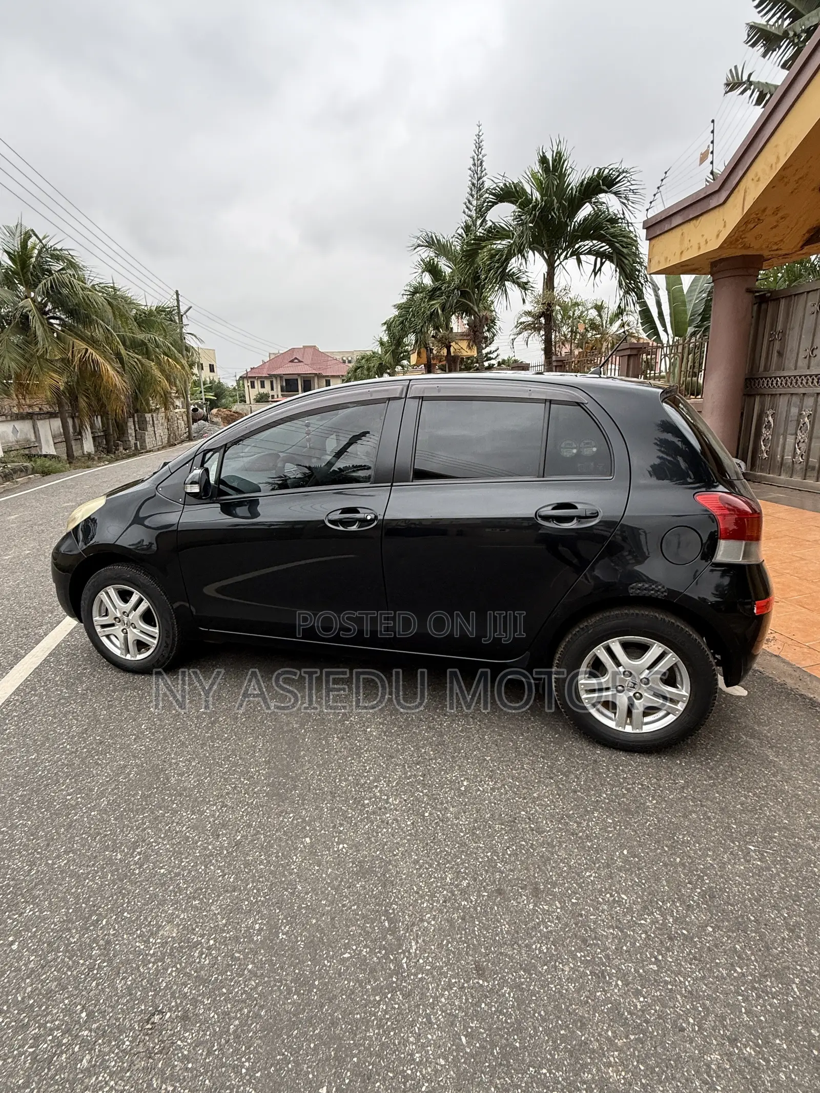 Toyota Vitz 1.5 FWD 3dr 2010 Black