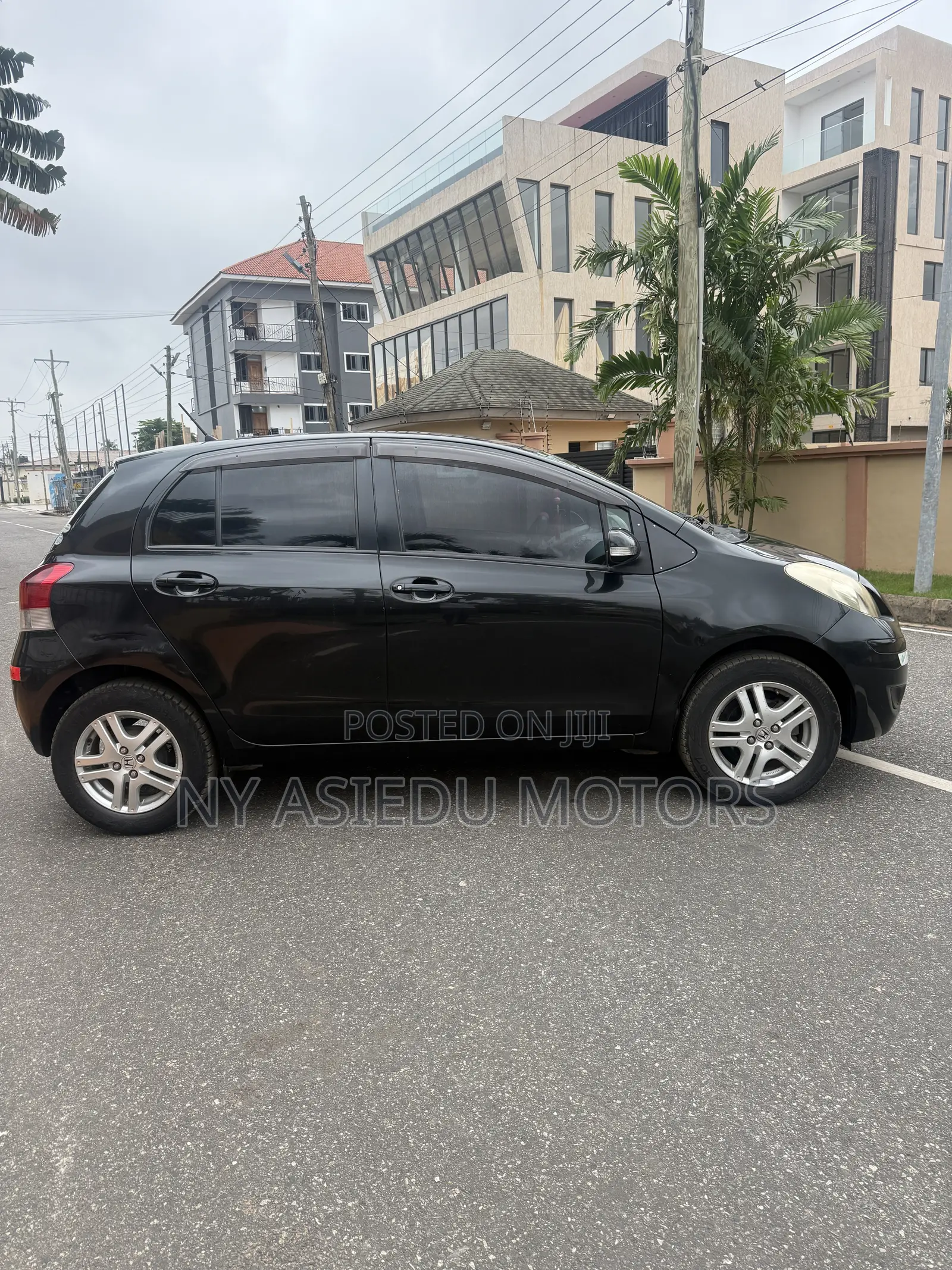 Toyota Vitz 1.5 FWD 3dr 2010 Black