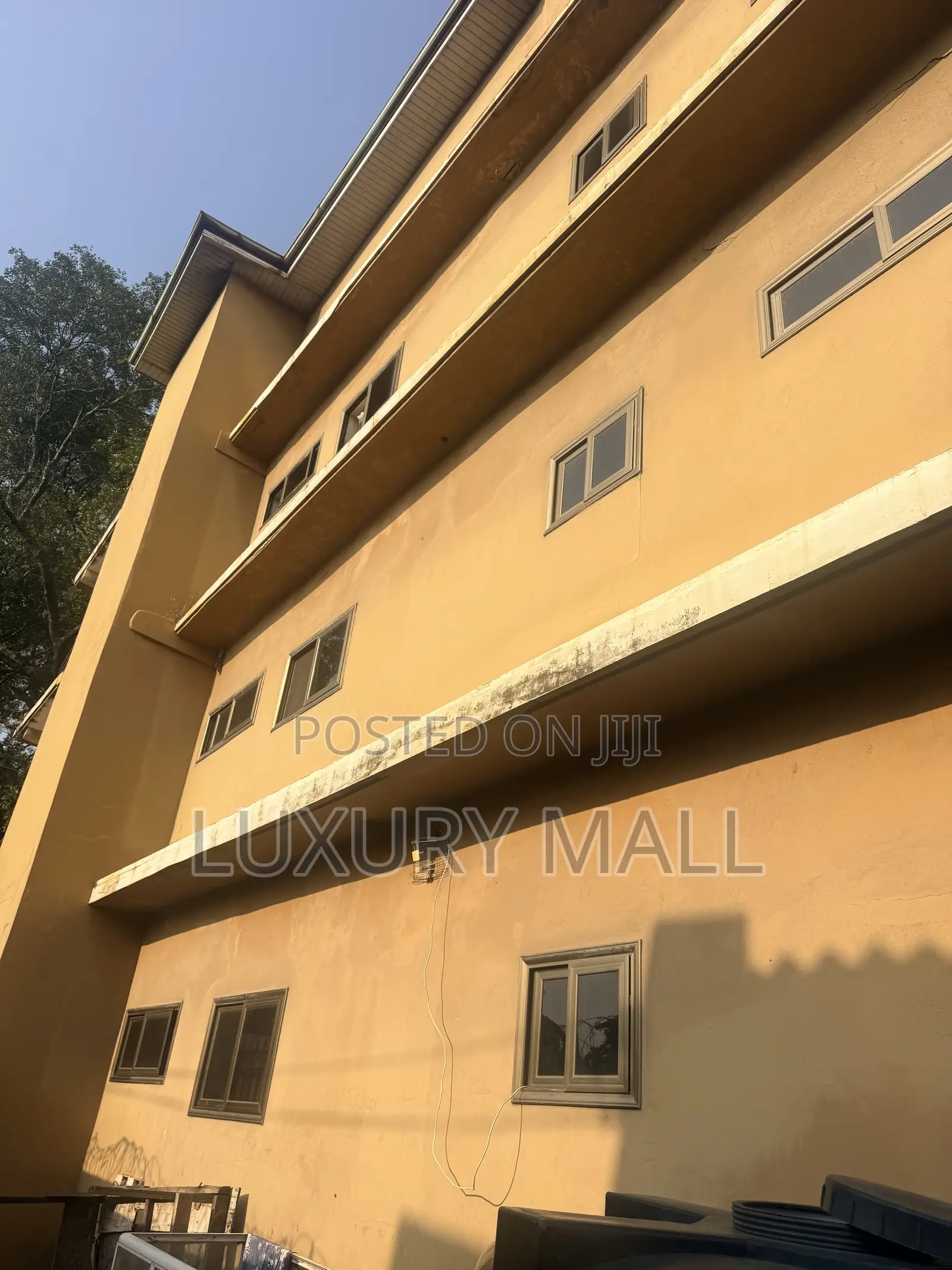 Furnished 17bdrm Apartment in Police Station for sale