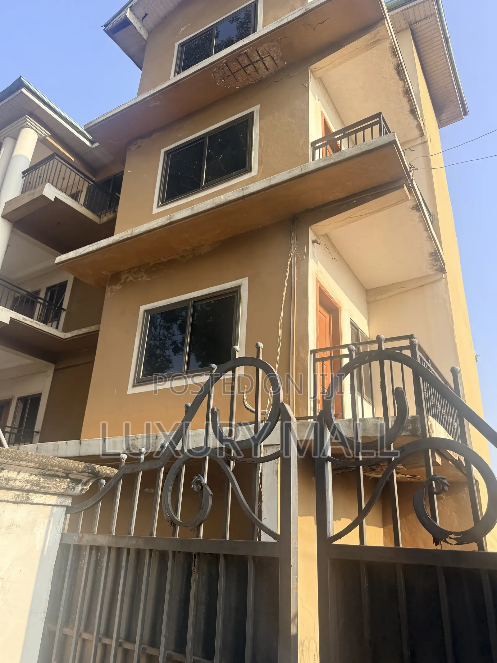 Furnished 17bdrm Apartment in Police Station for sale