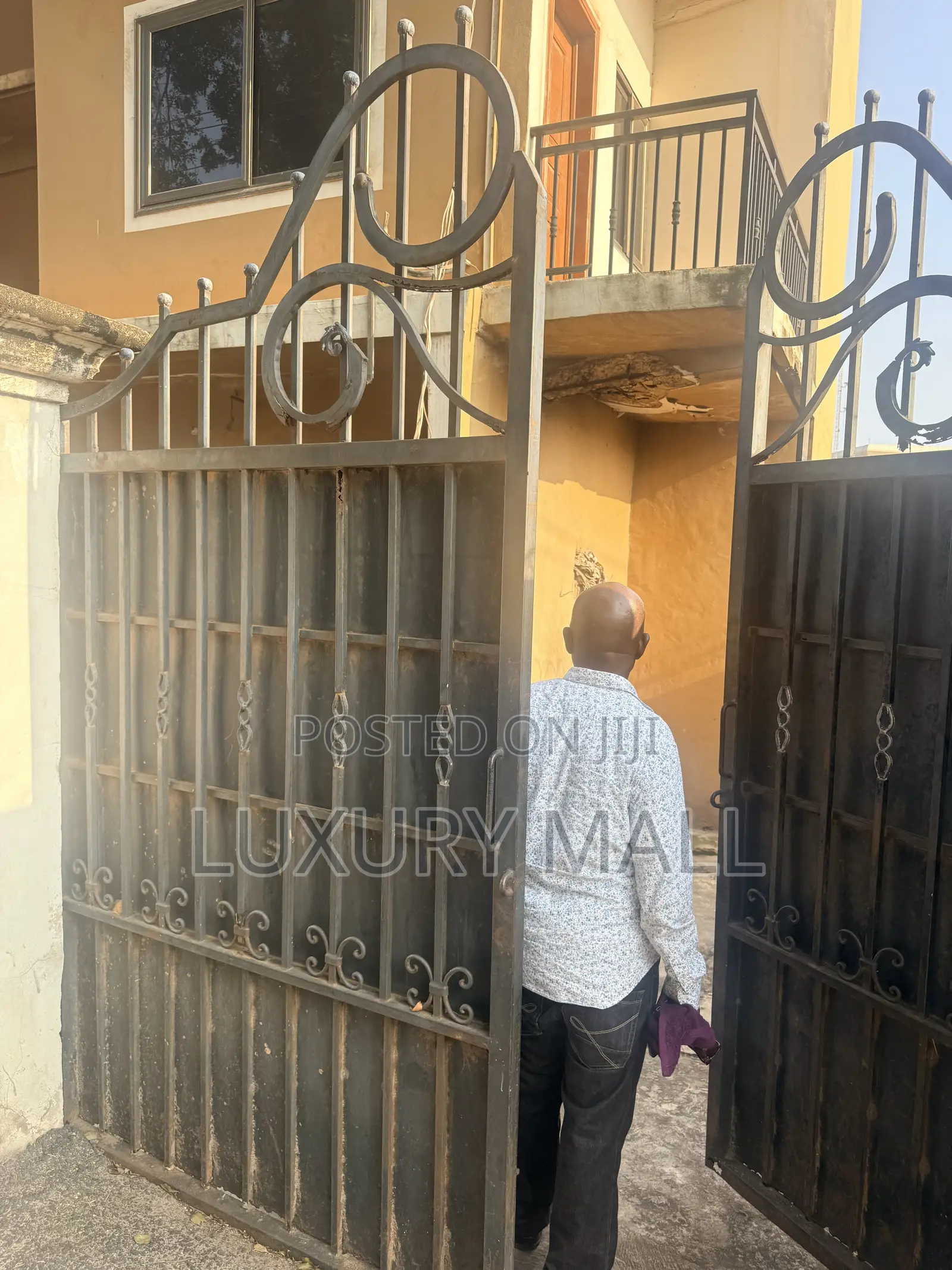 Furnished 17bdrm Apartment in Police Station for sale