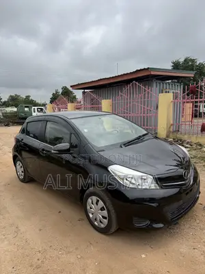 Toyota Vitz 2013 Black