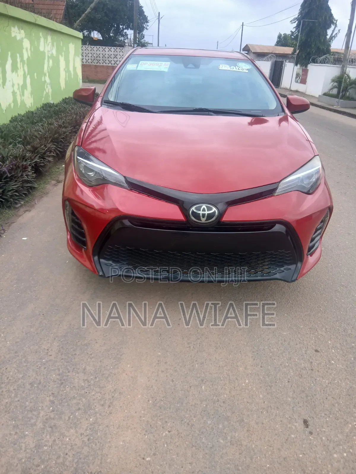 Toyota Corolla LE ECO 4dr Sedan (1.8L 4cyl CVT) 2017 Red