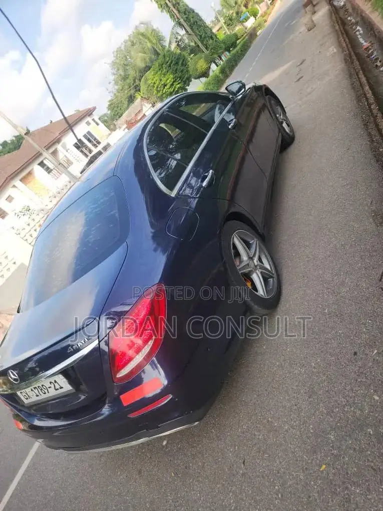 Mercedes-Benz E300 2018 Blue