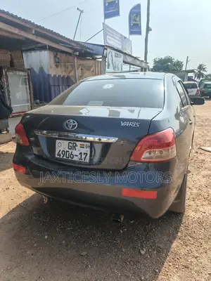Toyota Yaris 1.5 2009 Gray