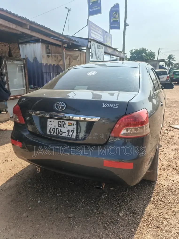 Toyota Yaris 1.5 2009 Gray