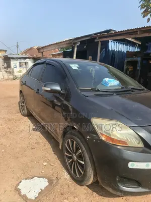 Toyota Yaris 1.5 2009 Gray