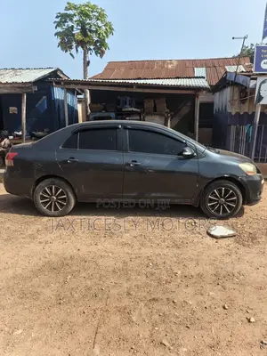 Toyota Yaris 1.5 2009 Gray