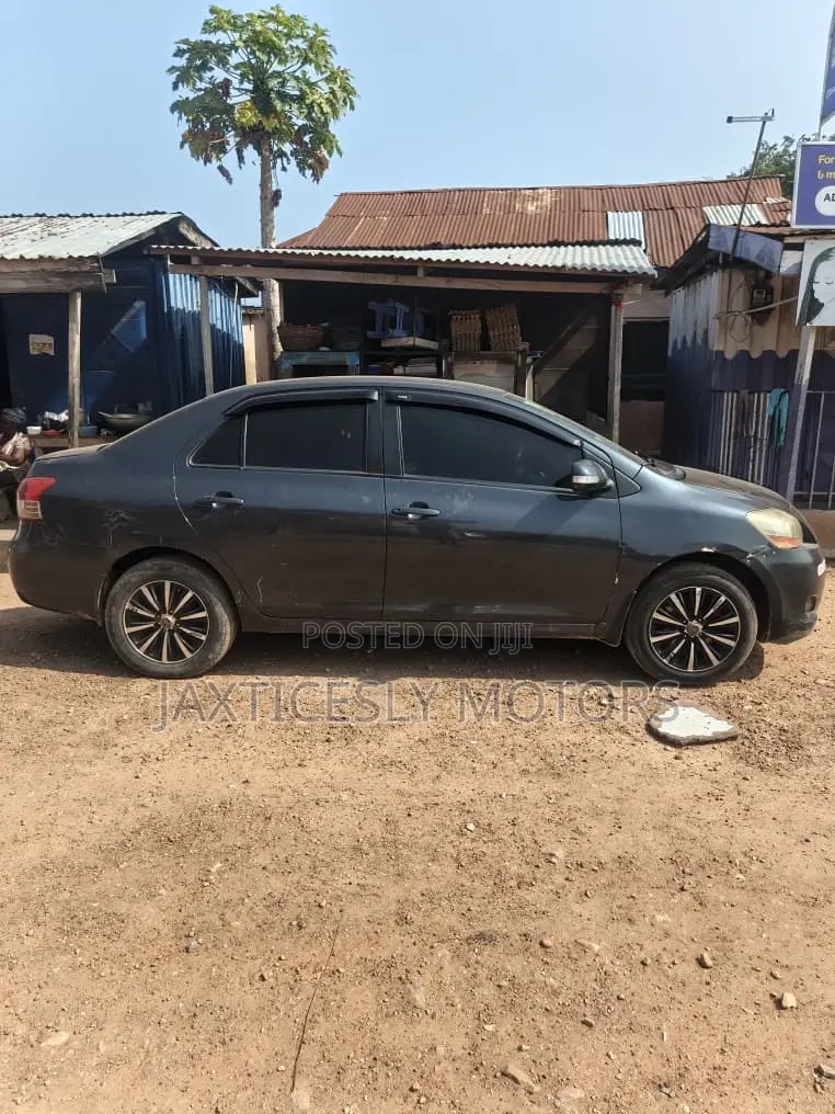 Toyota Yaris 1.5 2009 Gray