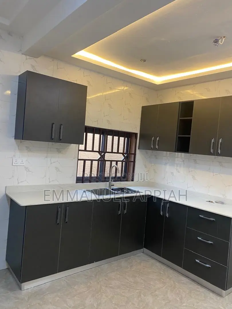 2bdrm Apartment in Ayibwe Town, Accra Metropolitan for rent