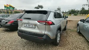 Toyota RAV4 2022 Silver