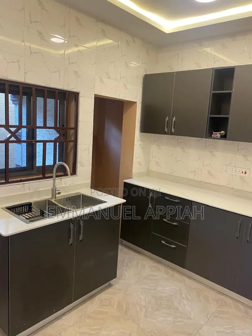 2bdrm Apartment in Ayibwe Town, Accra Metropolitan for rent