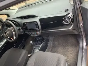 Toyota Vitz 1.3 AWD 5dr 2015 Gray
