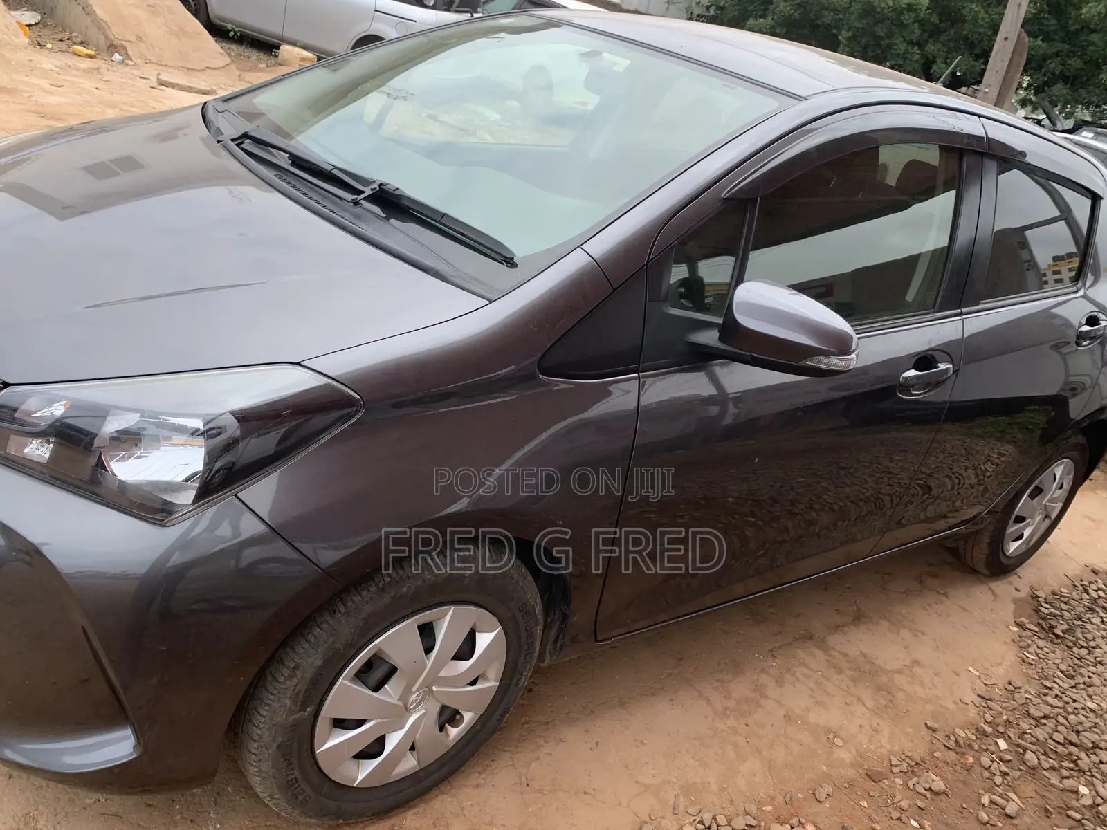 Toyota Vitz 1.3 AWD 5dr 2015 Gray