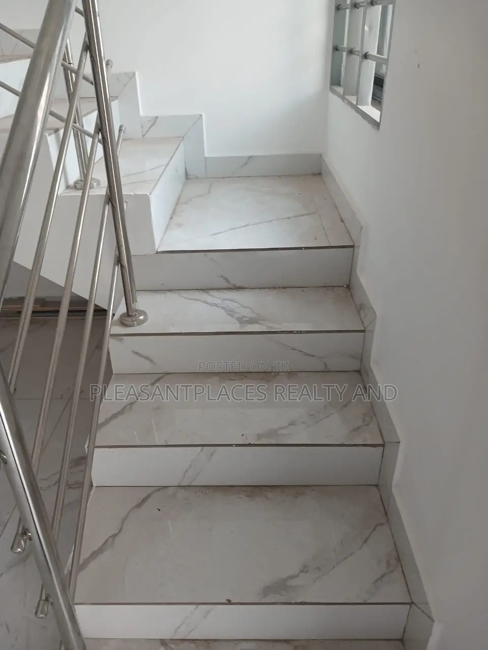 2bdrm Townhouse / Terrace in Pleasantplaces And, Nmai-Dzorn for rent