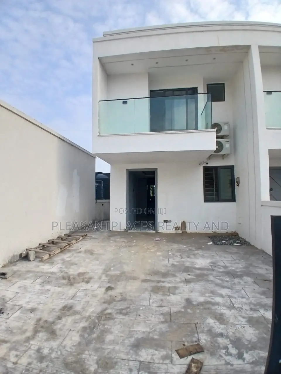 2bdrm Townhouse / Terrace in Pleasantplaces And, Nmai-Dzorn for rent