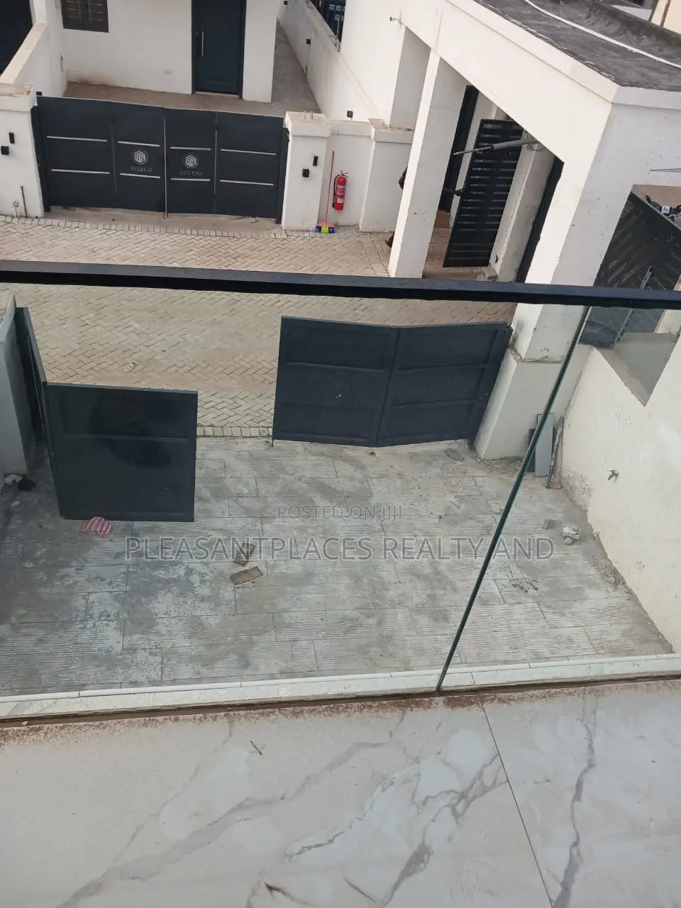 2bdrm Townhouse / Terrace in Pleasantplaces And, Nmai-Dzorn for rent