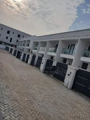 2bdrm Townhouse / Terrace in Pleasantplaces And, Nmai-Dzorn for rent