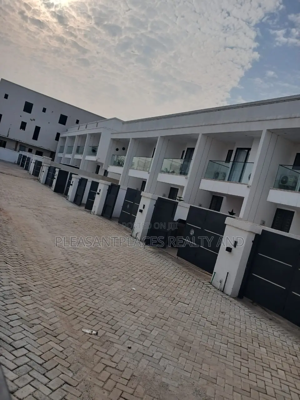 2bdrm Townhouse / Terrace in Pleasantplaces And, Nmai-Dzorn for rent