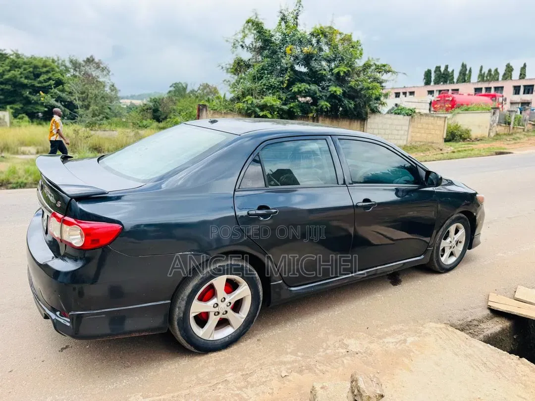 Toyota Corolla 2013 Black