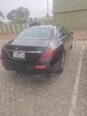Mercedes-Benz C300 2016 Black