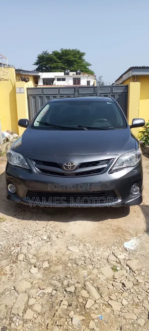 Toyota Corolla 2012 Gray