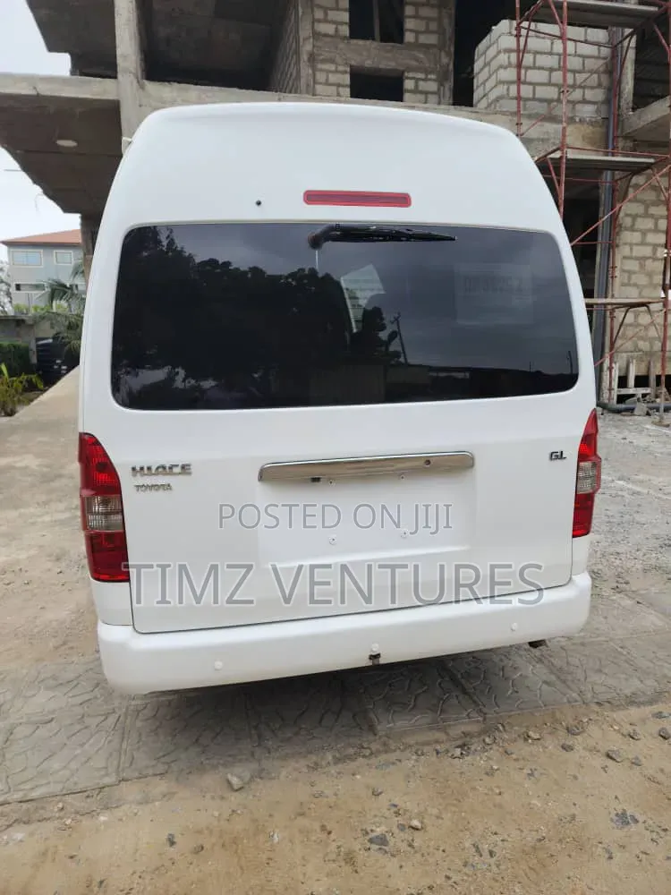 Toyota HiAce 2012 White