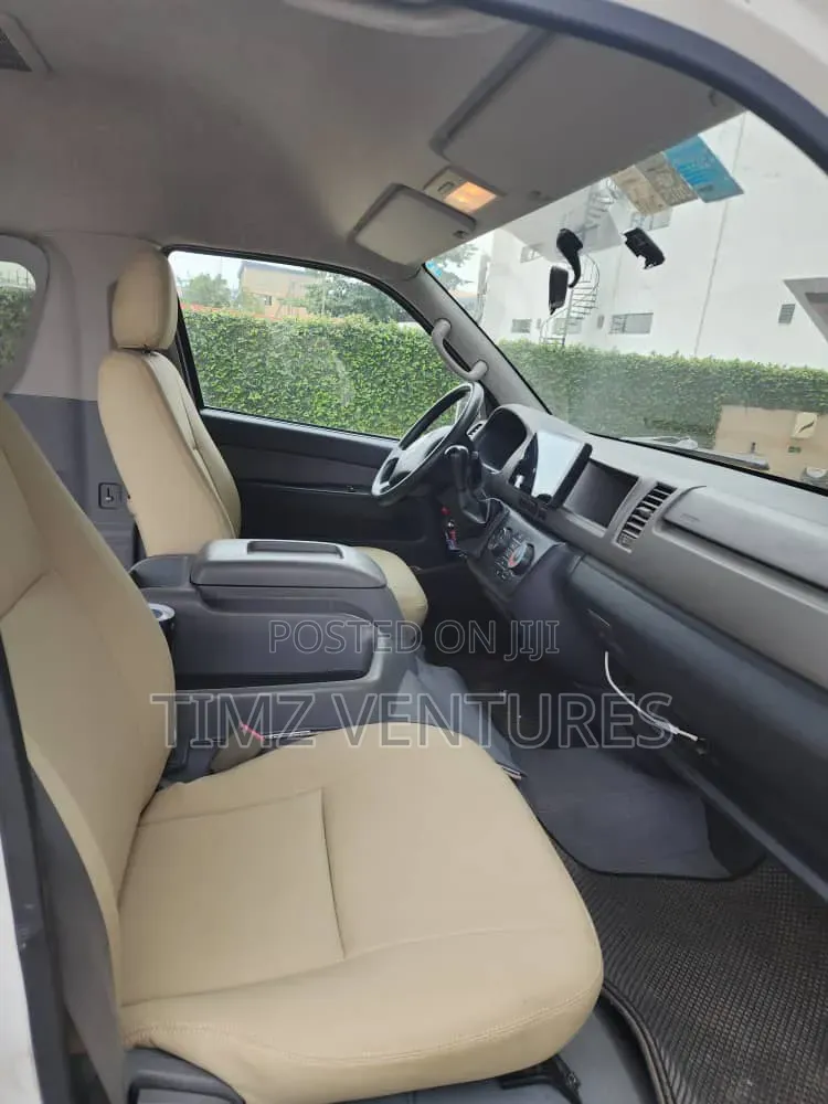 Toyota HiAce 2012 White